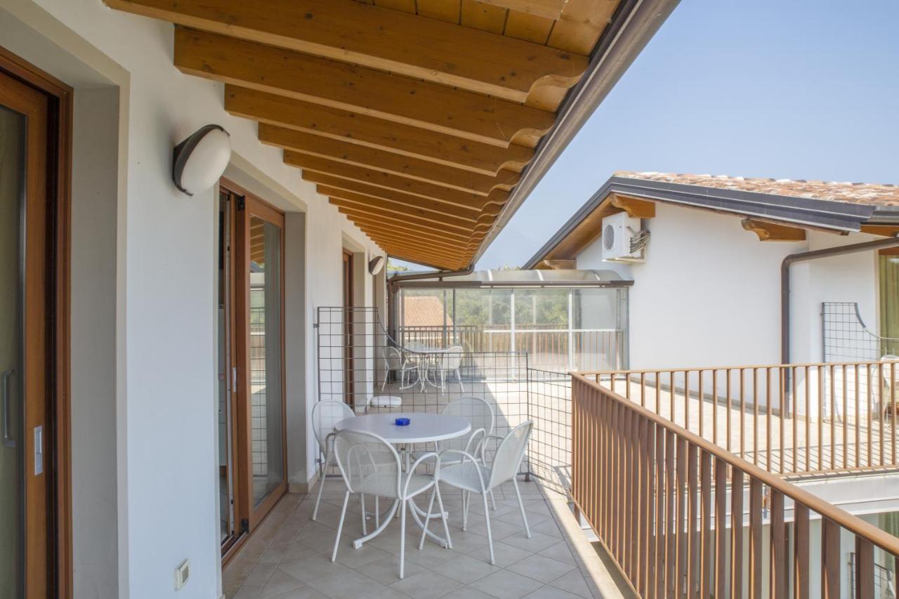 Residence Molino - Holiday Apartments Манерба-дель-Гарда Екстер'єр фото