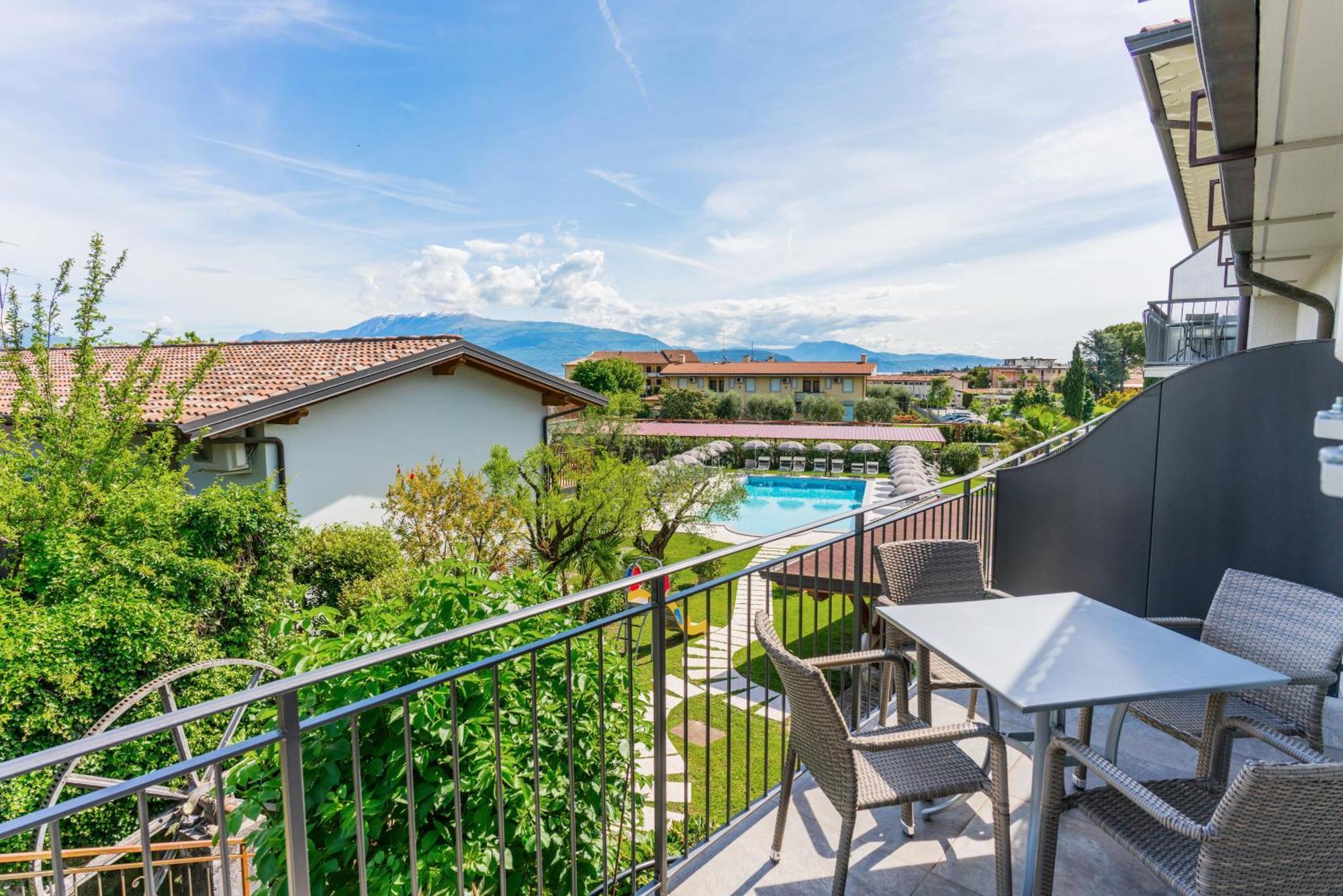 Residence Molino - Holiday Apartments Манерба-дель-Гарда Екстер'єр фото