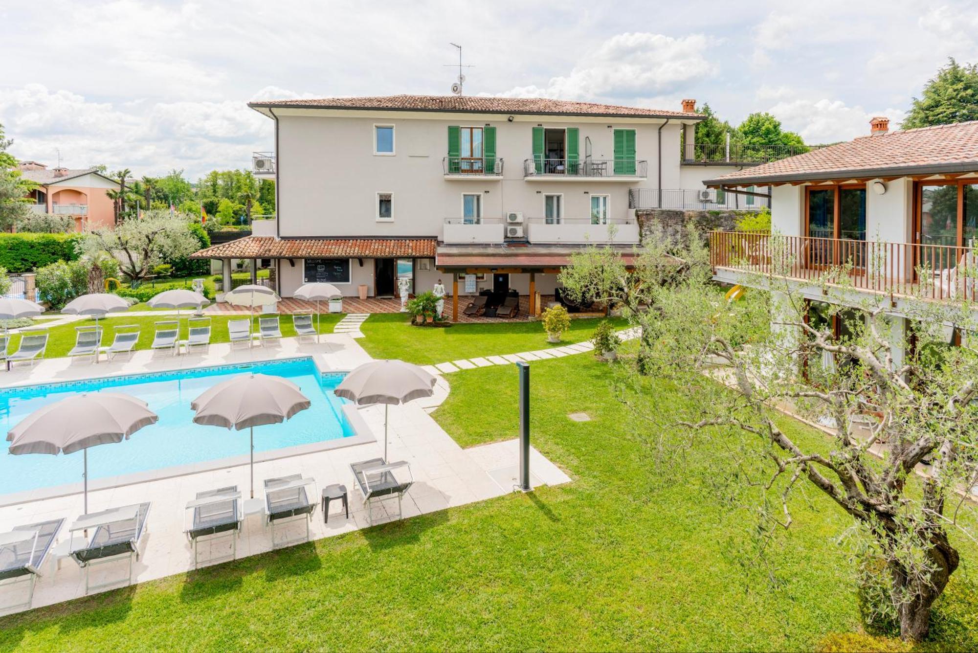 Residence Molino - Holiday Apartments Манерба-дель-Гарда Екстер'єр фото