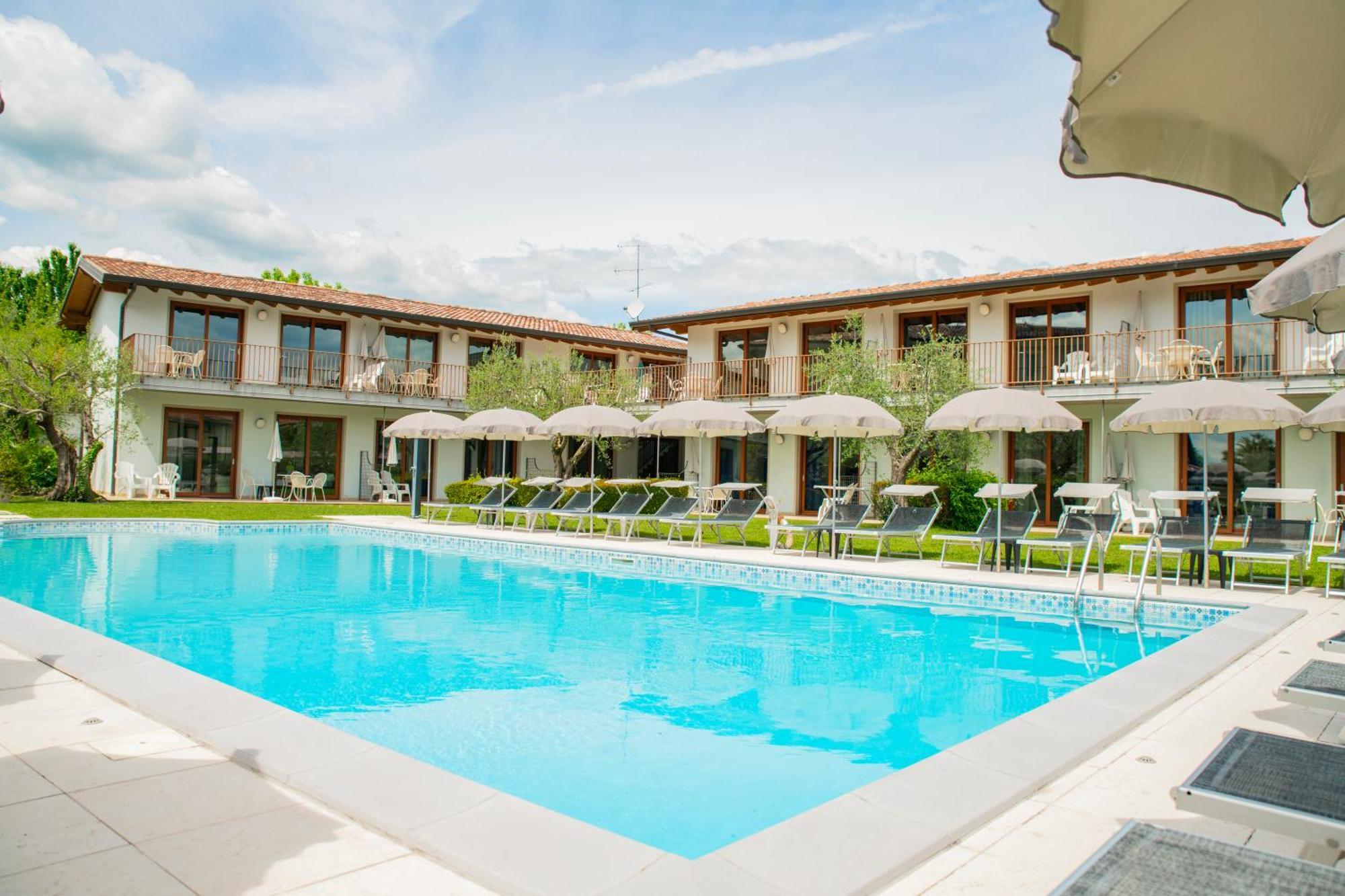 Residence Molino - Holiday Apartments Манерба-дель-Гарда Екстер'єр фото