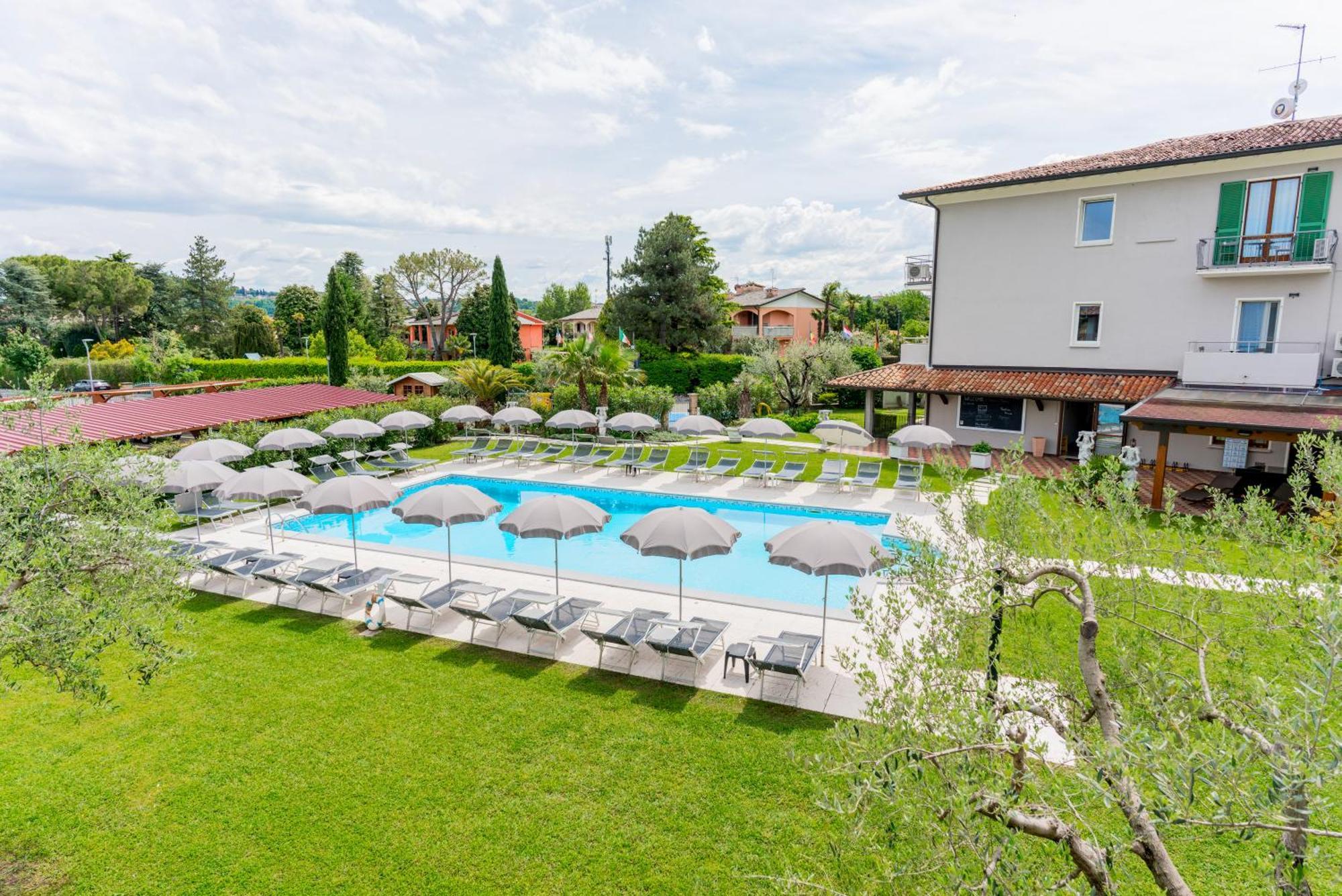 Residence Molino - Holiday Apartments Манерба-дель-Гарда Екстер'єр фото